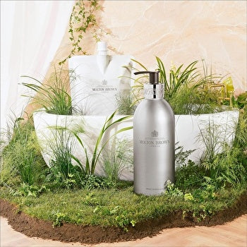 Molton Brown Infinite Bottle Re-Charge Black Pepper Bath and Shower Gel 400ml